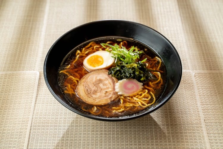 Shoyu Ramen với nước dùng tạo nên từ nước tương đậm đà