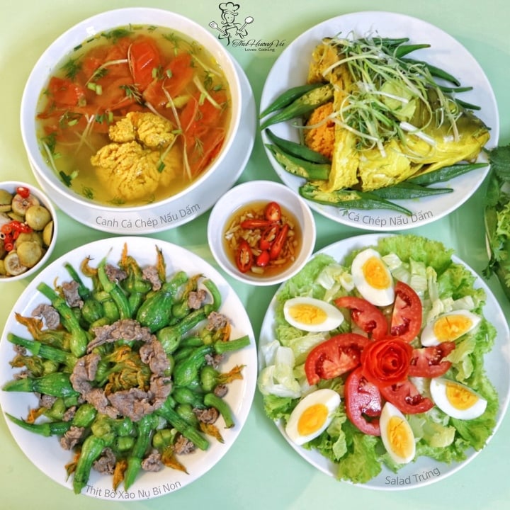 Món thịt bò xào nụ bí non, canh cá chép nấu dấm ăn kèm salad trứng.