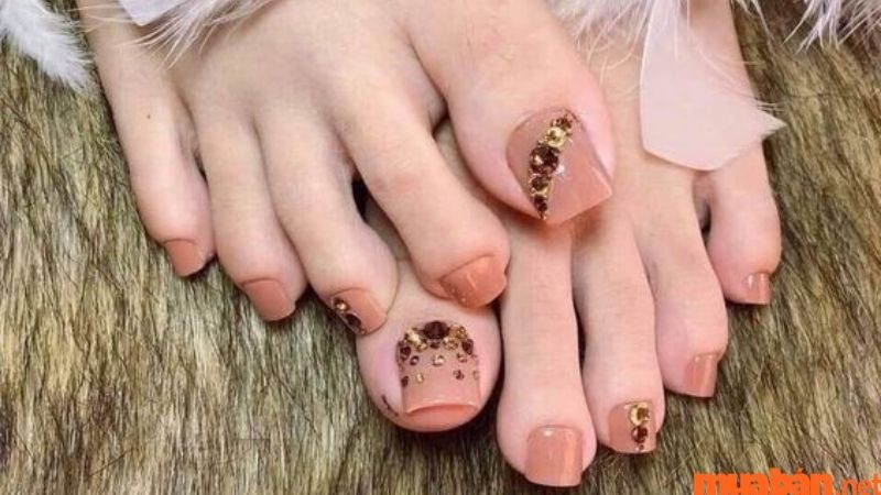 Nail chân đính đá tone hồng ngọt ngào