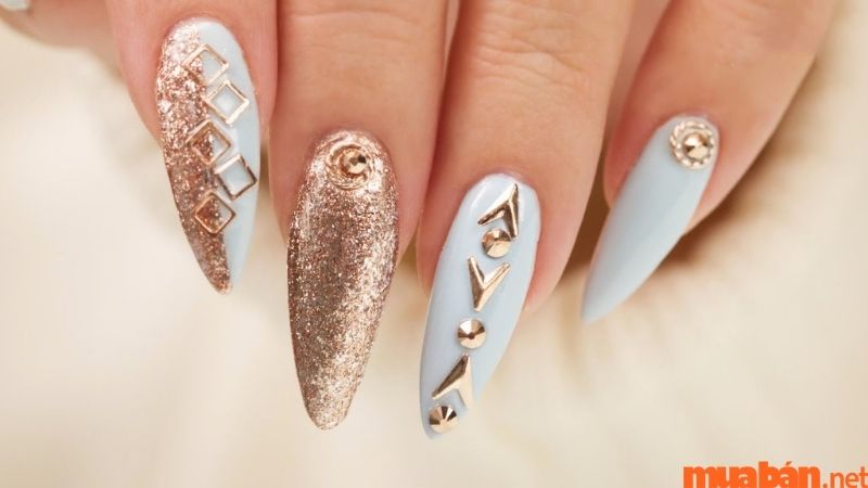 Mẫu nail đính đá với họa tiết lạ mắt