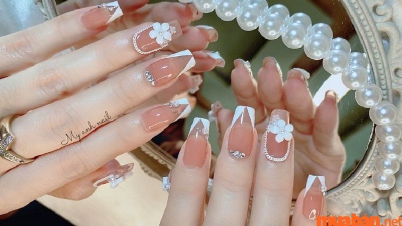 Nail sơn đầu móng đính đá