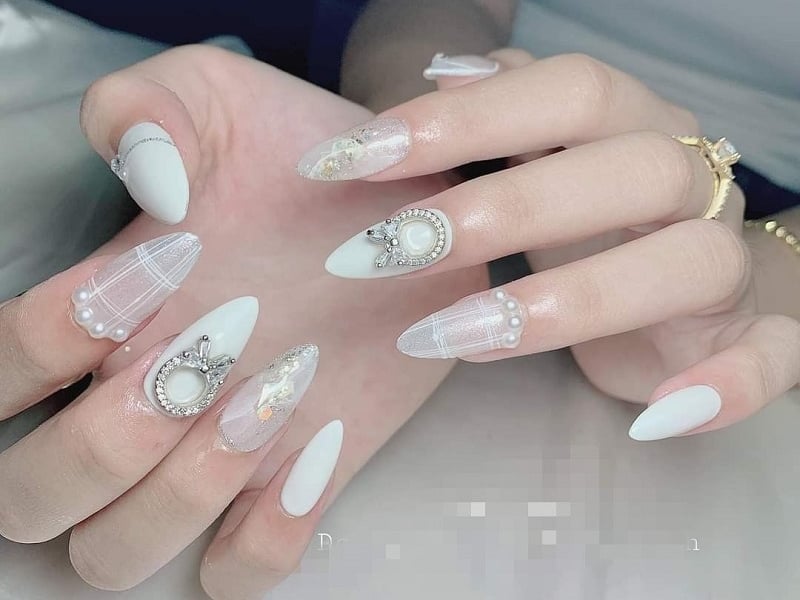 Mẫu nail đơn giản cho cô dâu