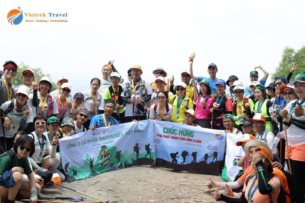 Vietrek Travel tổ chức trekking núi Dinh cho doanh nghiệp