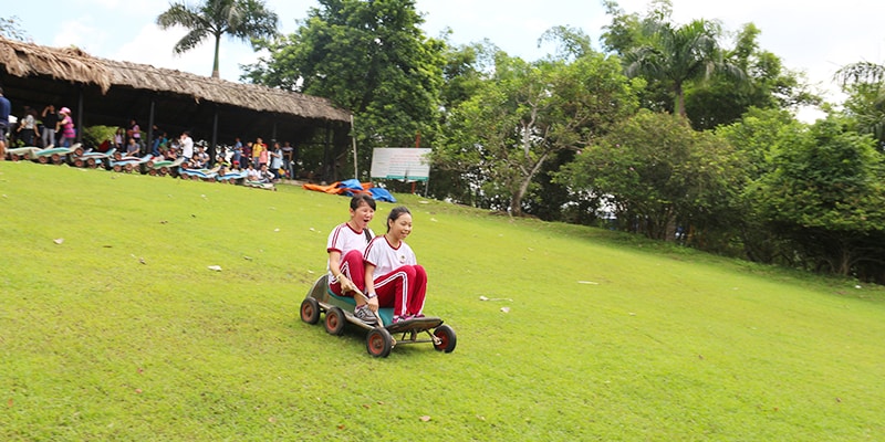 Trượt ván trên cò là trò chơi rất được yêu thích tại đây