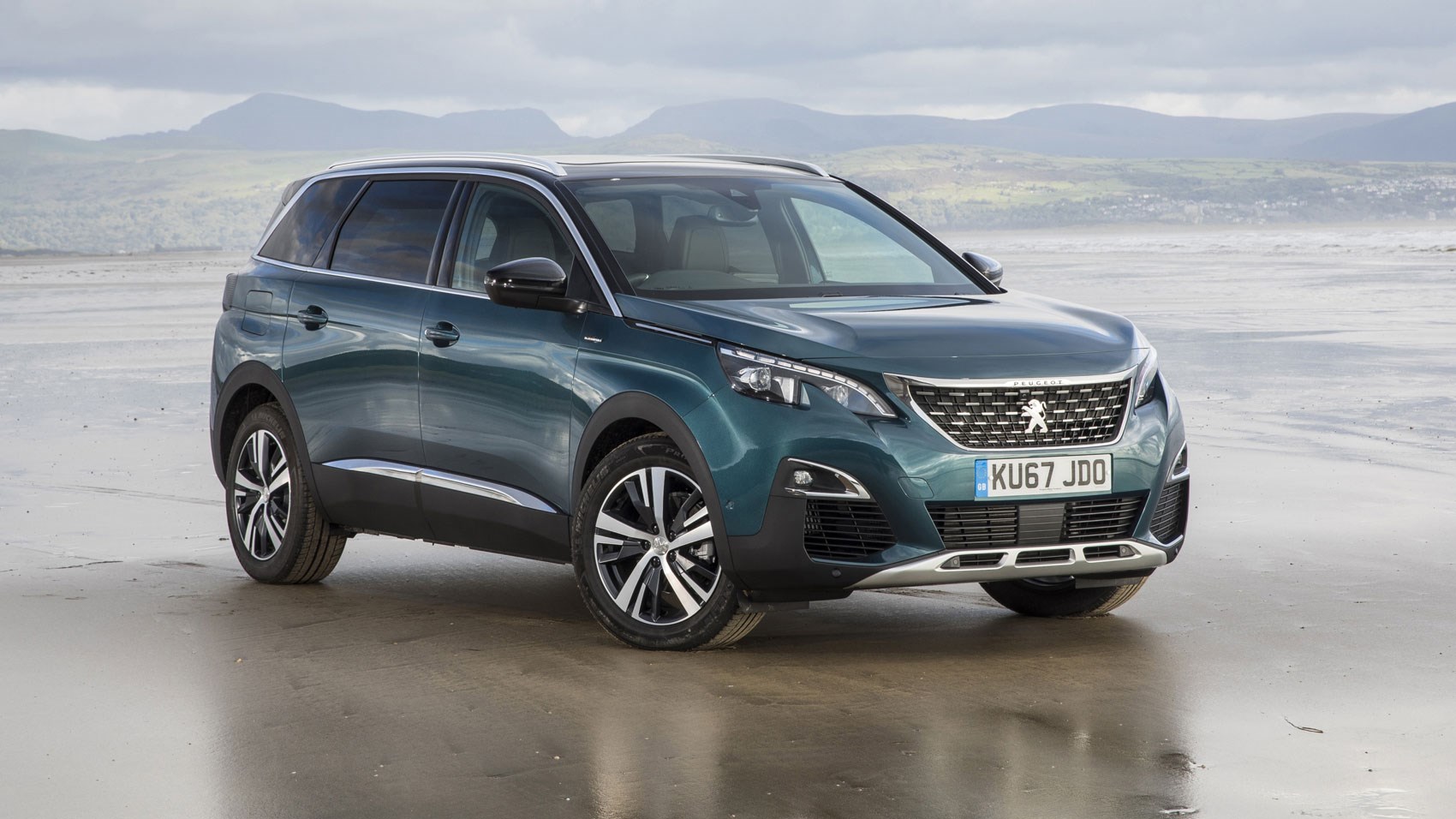 Peugeot 5008 front quarter