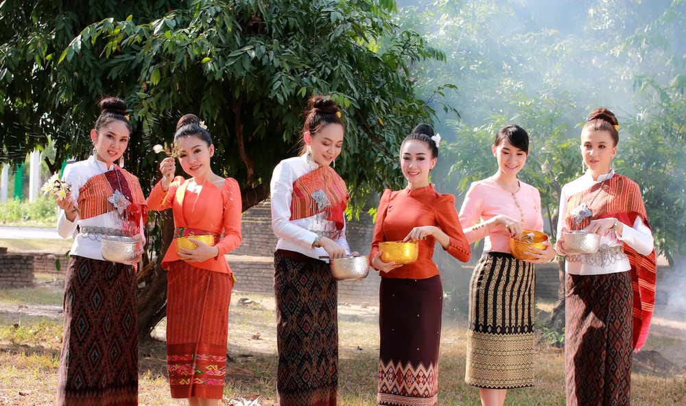 Trang phục Thai Borompiman và Thai Siwalai của phụ nữ Thái