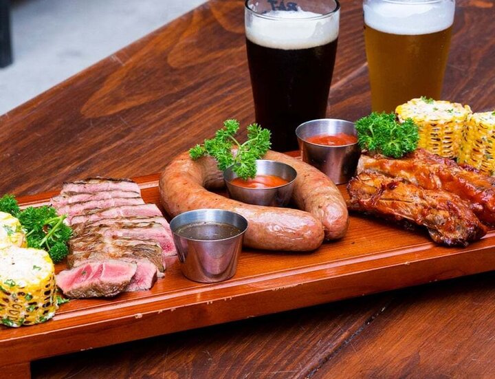 Quán Lão Trư - Texas BBQ & Craft Beer ghi điểm với hầu hết thực khách từ chất lượng món ăn đến không gian được đầu tư sang trọng. (Ảnh: Texas BBQ & Craft Beer)