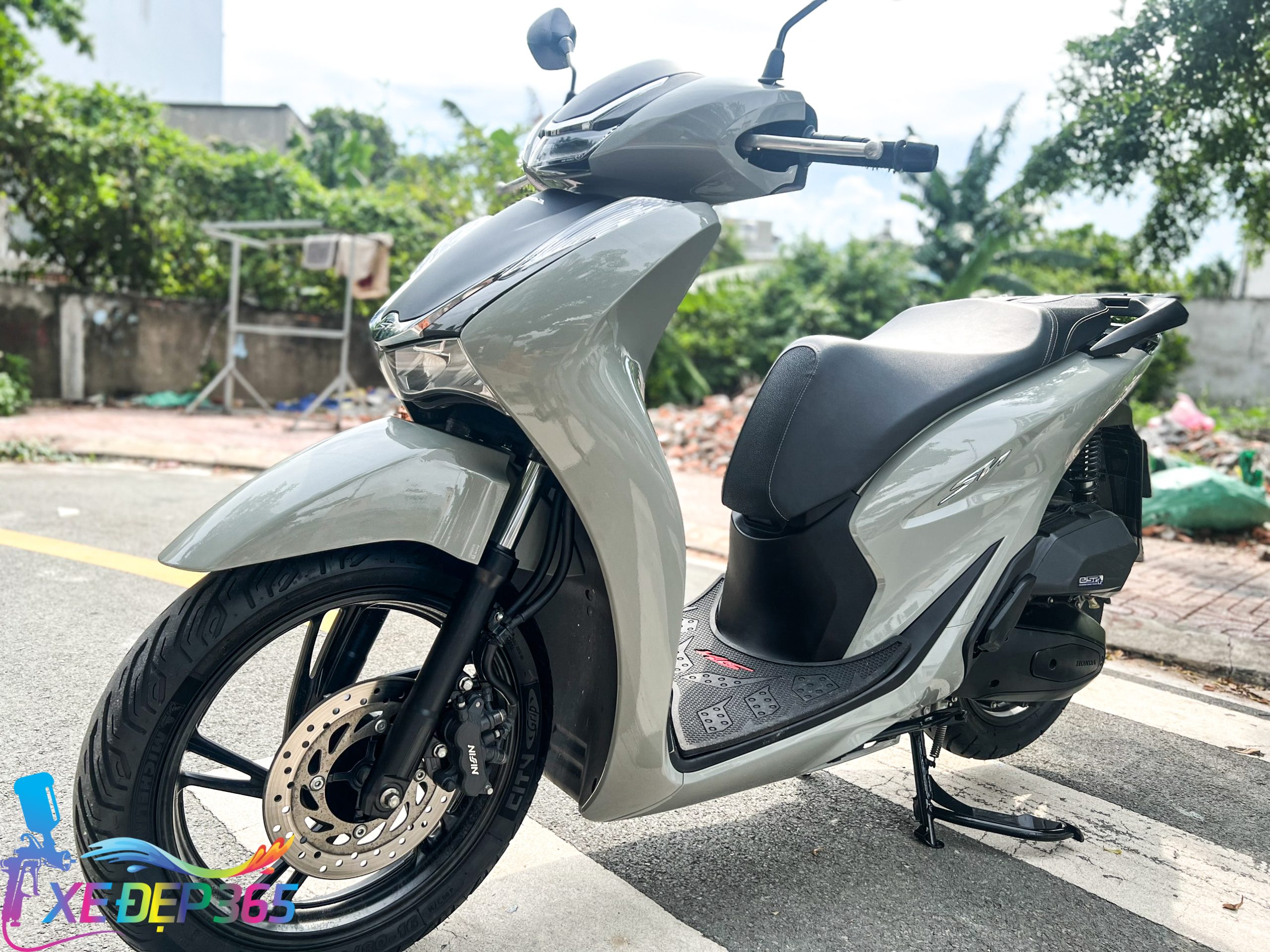 Sh 2020 được sơn lại màu xám xi măng kết hợp dàn chân sporty