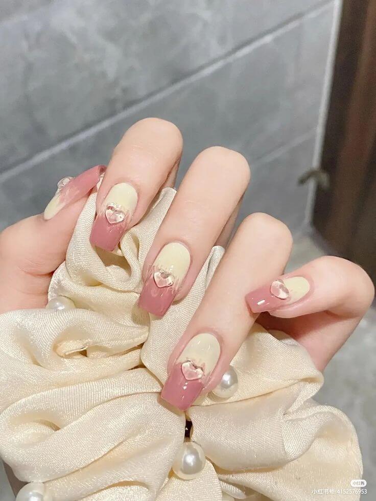 Mẫu nail đơn giản sang trọng