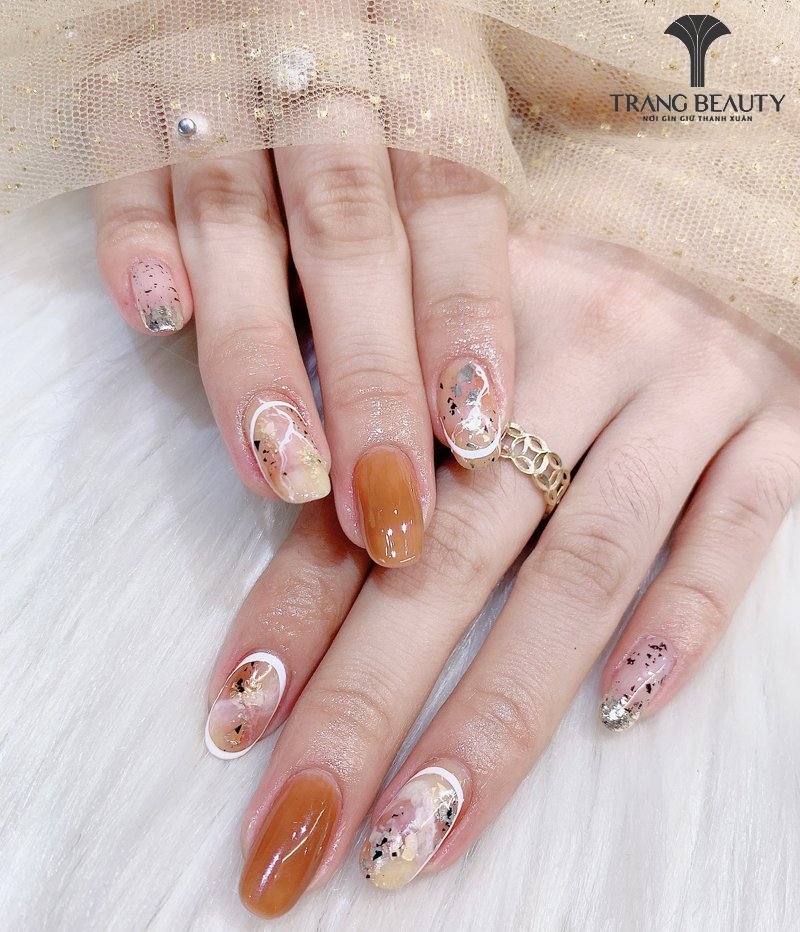 Nail ngắn sang chảnh kết hợp sáng tạo