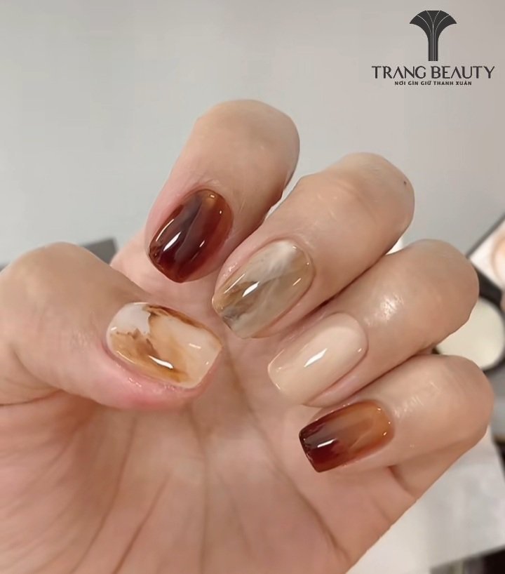 Nail móng ngắn sang chảnh vân đá