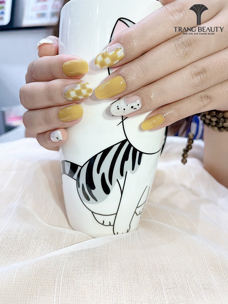 Top những mẫu nail ngắn thanh lịch được yêu thích