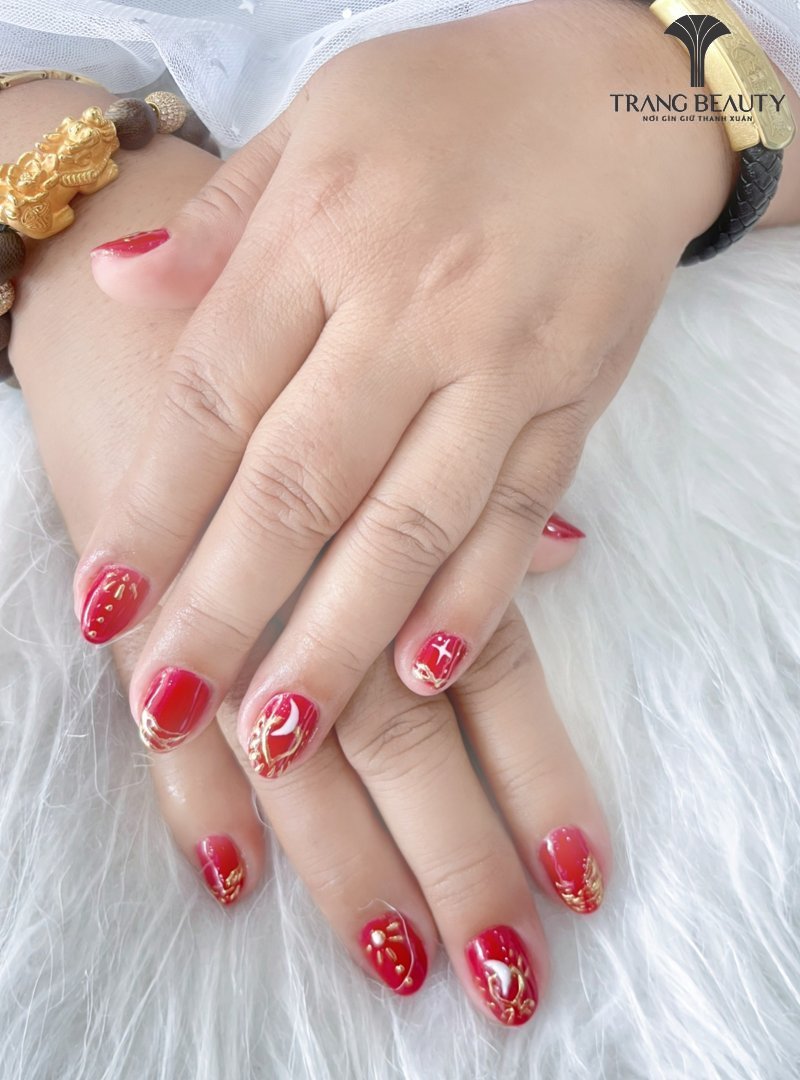 Nail ngắn xinh đắp gel kết hợp họa tiết