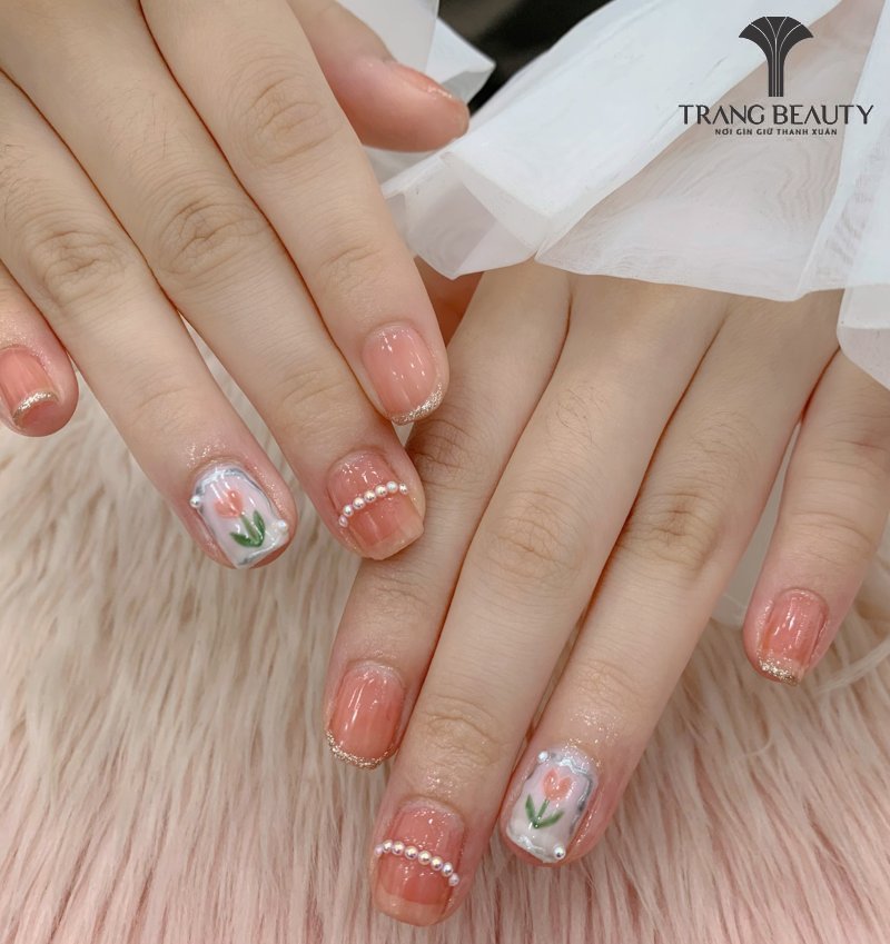 Nail ngắn ánh kim cho cô nàng da ngăm