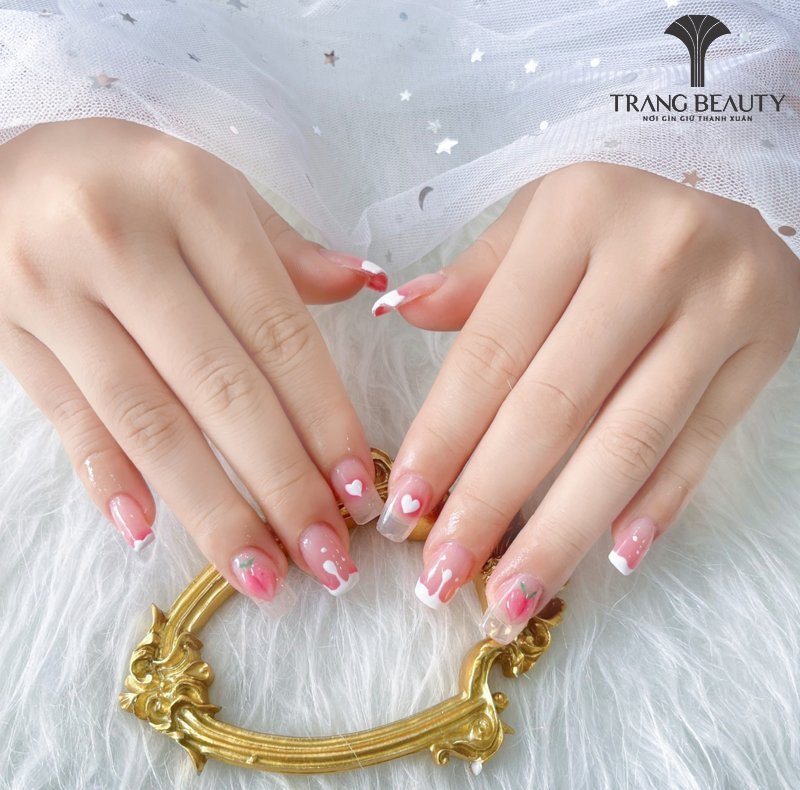 Mẫu nail móng ngắn hoạ tiết độc đáo