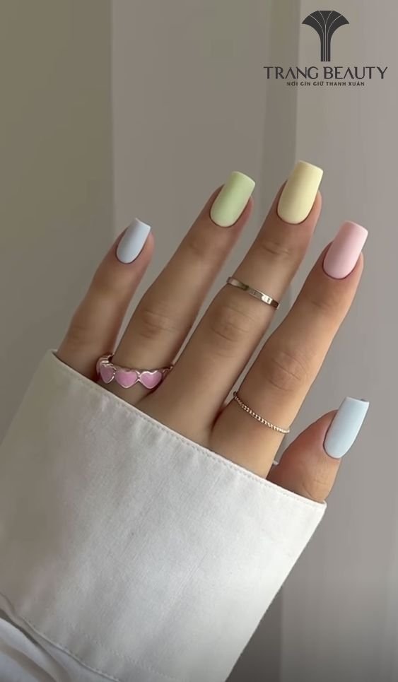 Mẫu nail ngắn trơn đơn giản