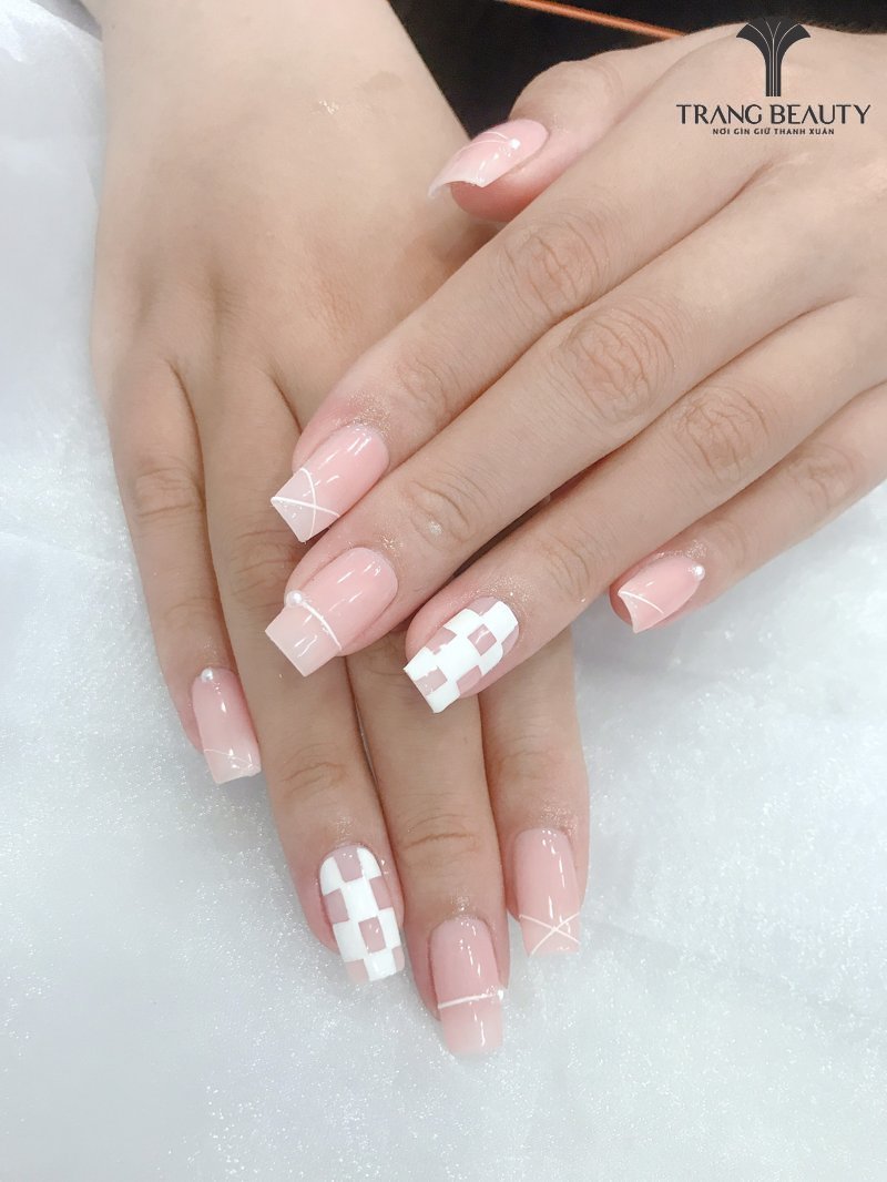 Mẫu nail móng vuông ngắn pastel dịu mắt