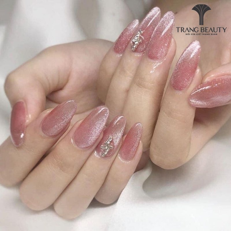 Mẫu nail cho móng ngắn mắt mèo