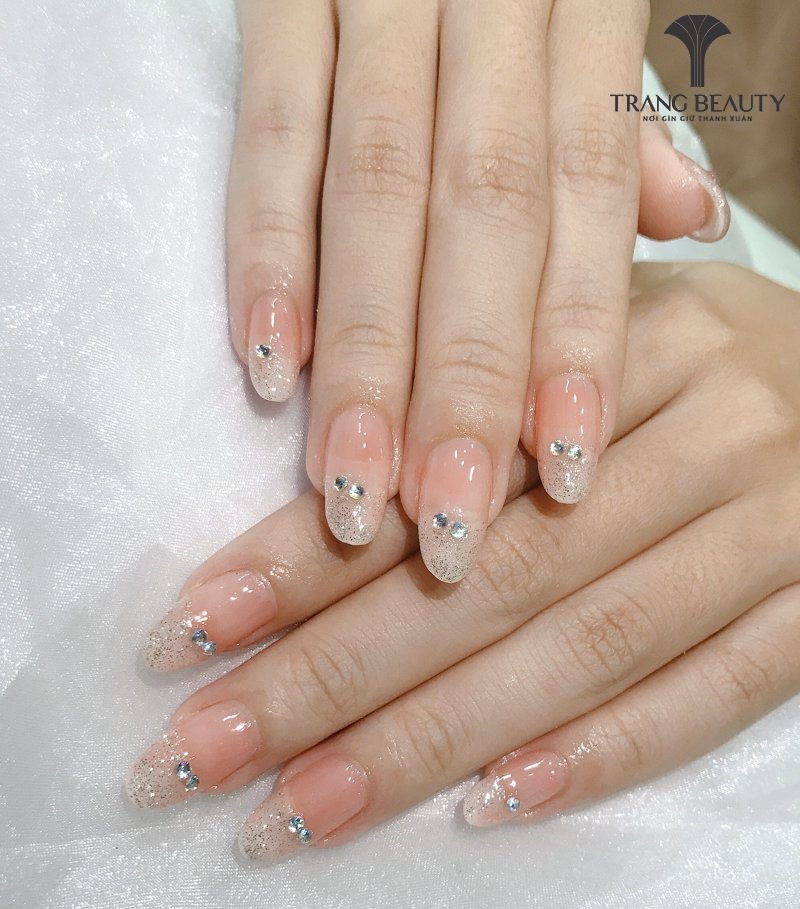 Mẫu nail sơn thạch nổi bật