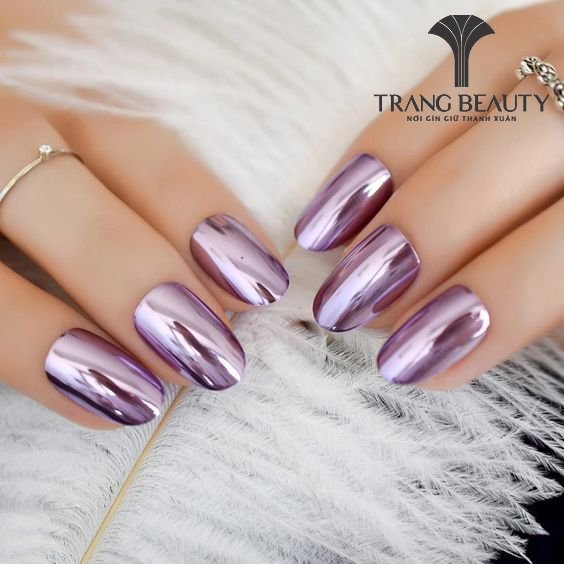 Mẫu nail tráng gương sang trọng