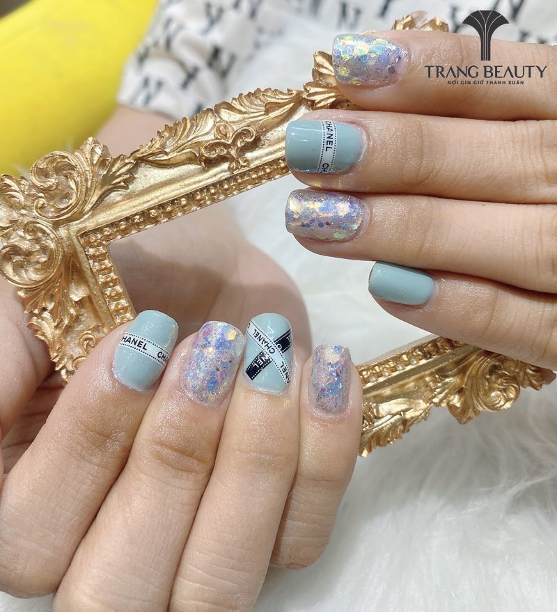 Nail móng ngắn cá tính