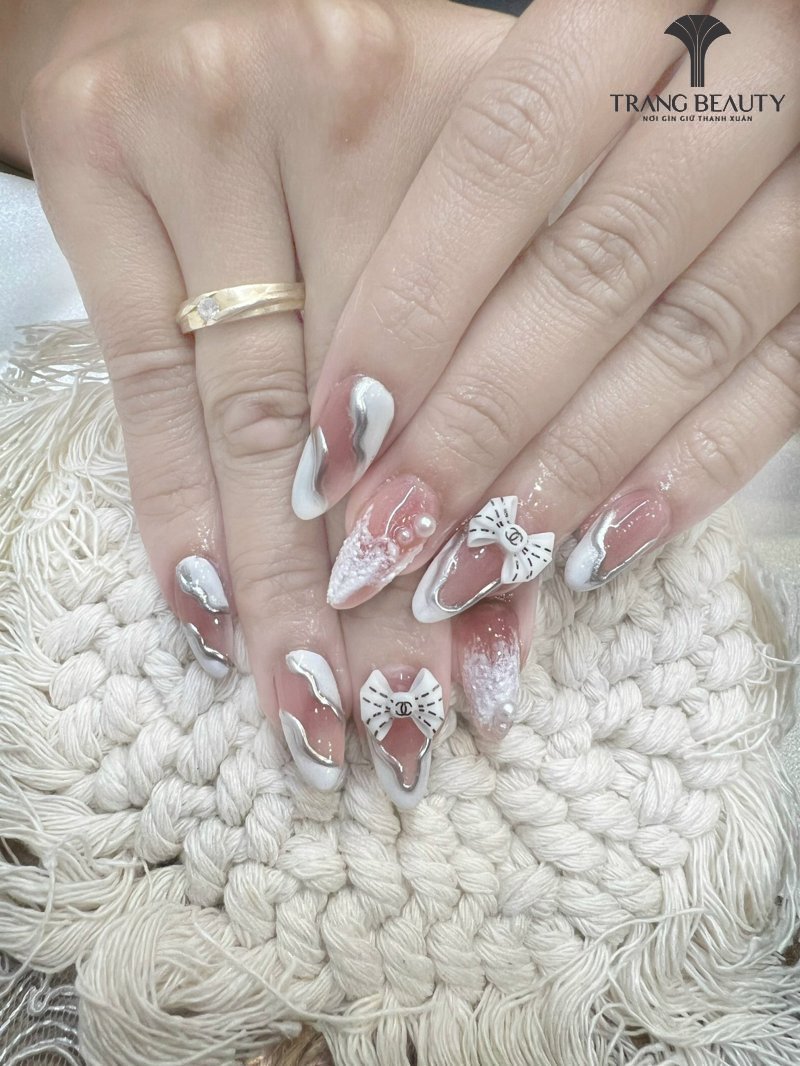 Nail móng ngắn cá tính sắc sảo