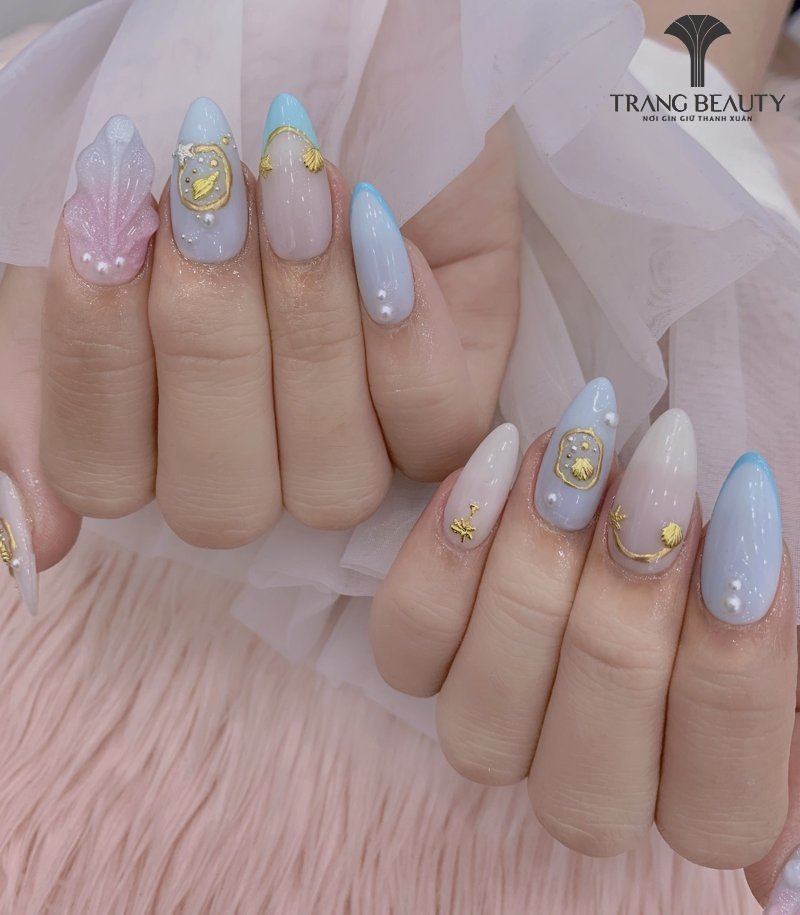 Kiểu nail móng ngắn phối màu sặc sỡ trẻ trung