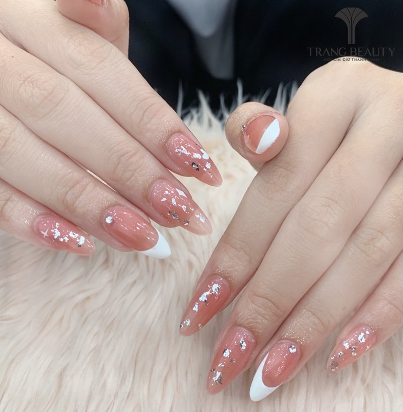 Một vài mẫu nail móng ngắn french đầu móng