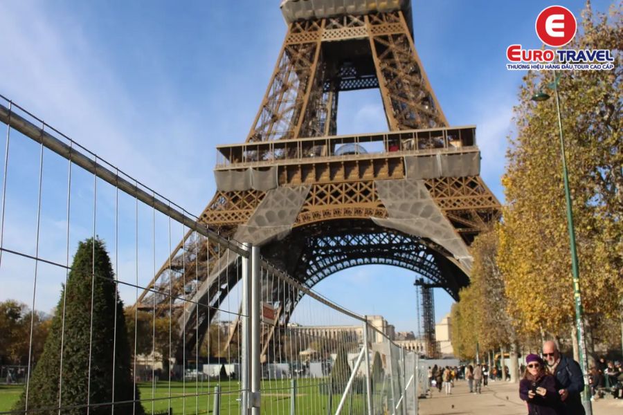 Kiến trúc các tầng của tháp Eiffel