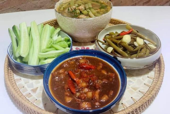 Thịt kho mắm ruốc ăn với canh gì?