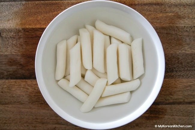 Soak rice cakes in water