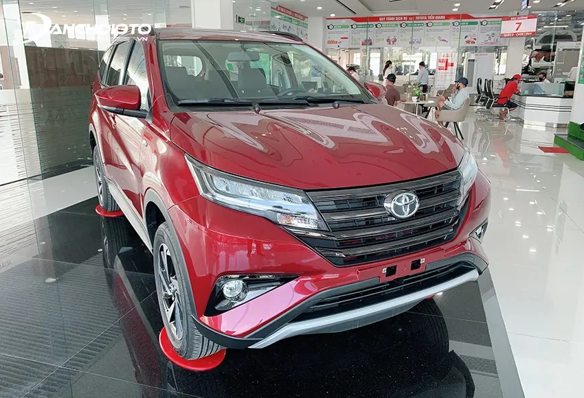 Toyota Rush mang dáng dấp mạnh mẽ của SUV, được ví như “tiểu Fortuner”