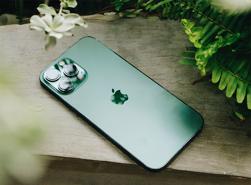 iPhone 13 màu xanh lá hợp với người mệnh Mộc