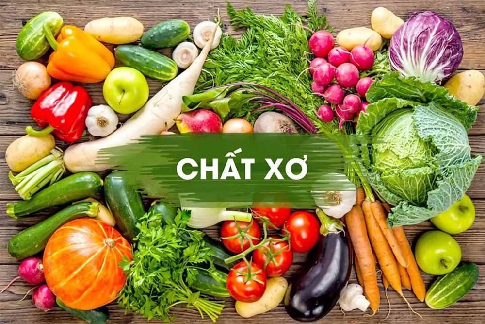 Bổ sung vitamin và chất xơ có trong rau xanh và hoa quả tươi sẽ giúp cải thiện đáng kể tình trạng mụn ở mặt