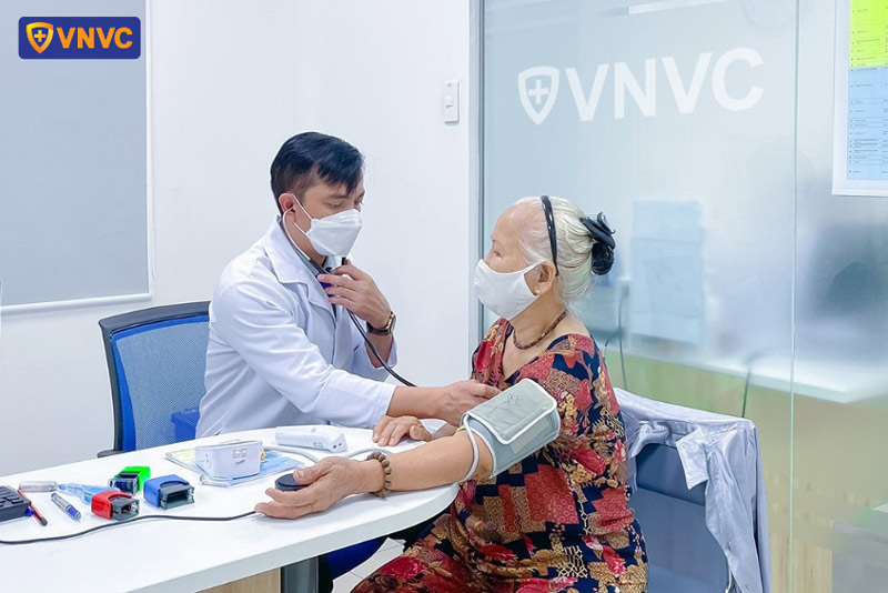 khám sàng lọc trước tiêm tại VNVC