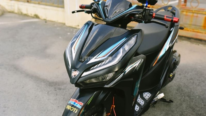 Vario 150 màu đen