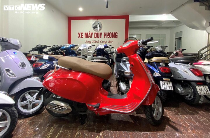 Một chiếc Vespa cũ sử dụng động cơ 3Vie, giá chưa đến một nửa xe mới.