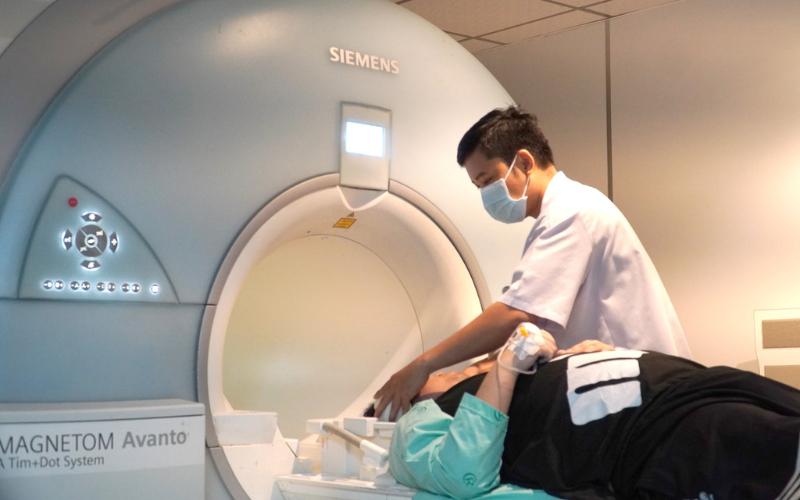 Chụp MRI cho bệnh nhân tại khu D Trung tâm Ung bướu bệnh viện Chợ Rẫy. Nguồn: Bệnh viện Chợ Rẫy