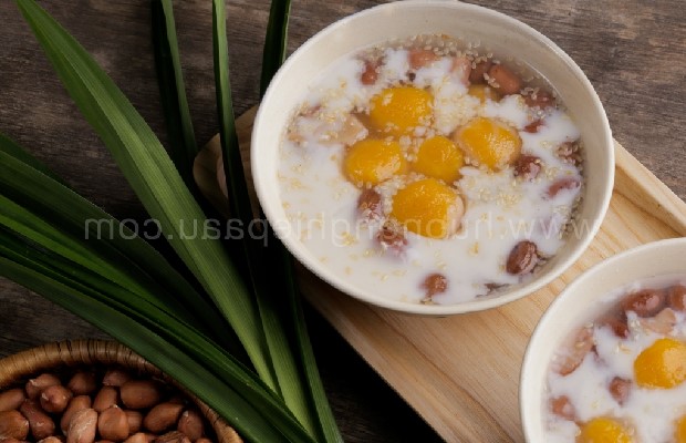 Chè bí đỏ đậu phộng