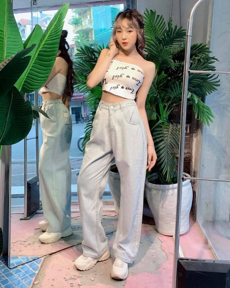 Phối đồ với áo croptop dáng ôm