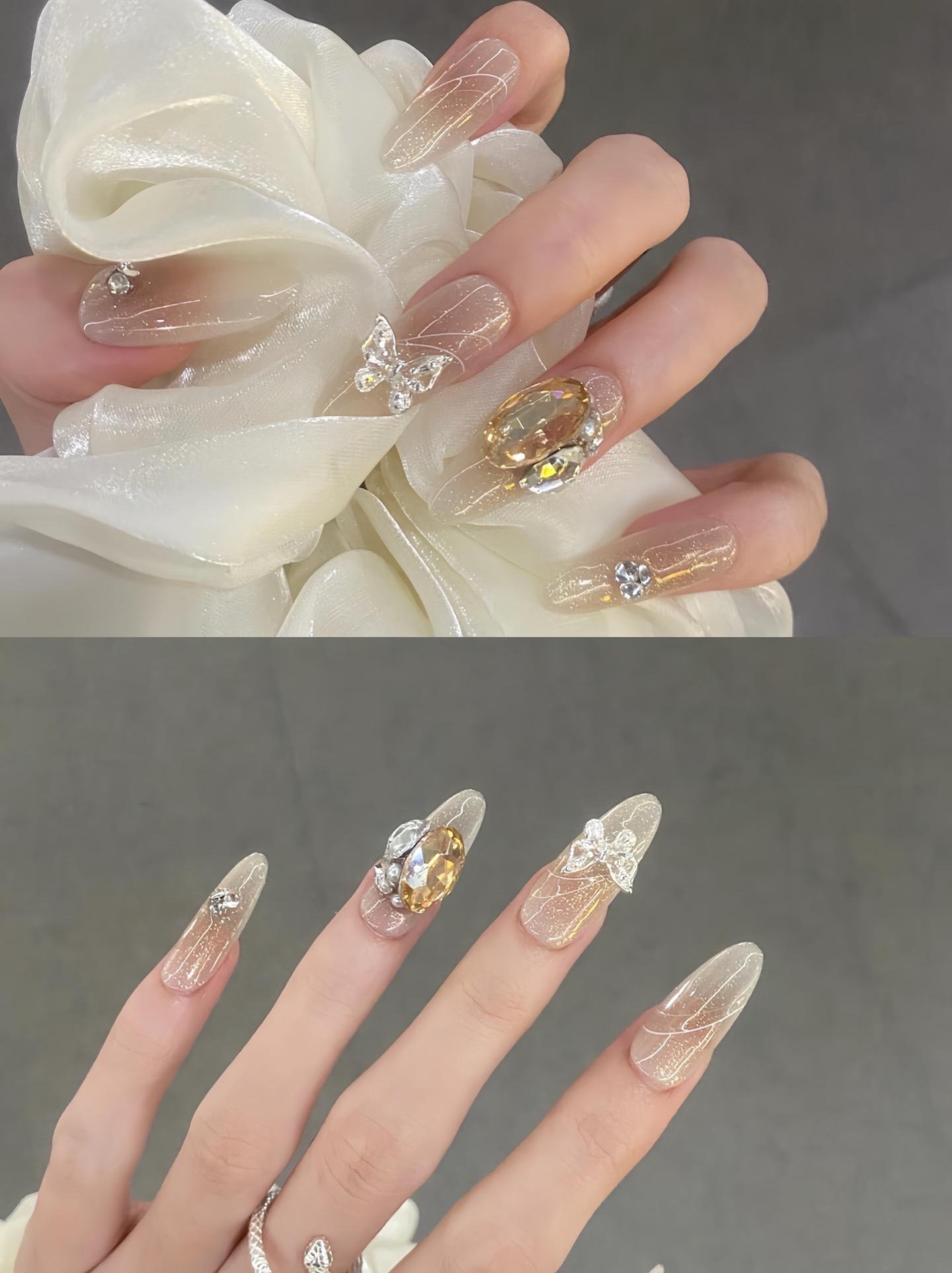 Khi kết hợp với lớp nail trong suốt, hình ảnh con bướm sẽ trở nên đáng yêu và nổi bật hơn