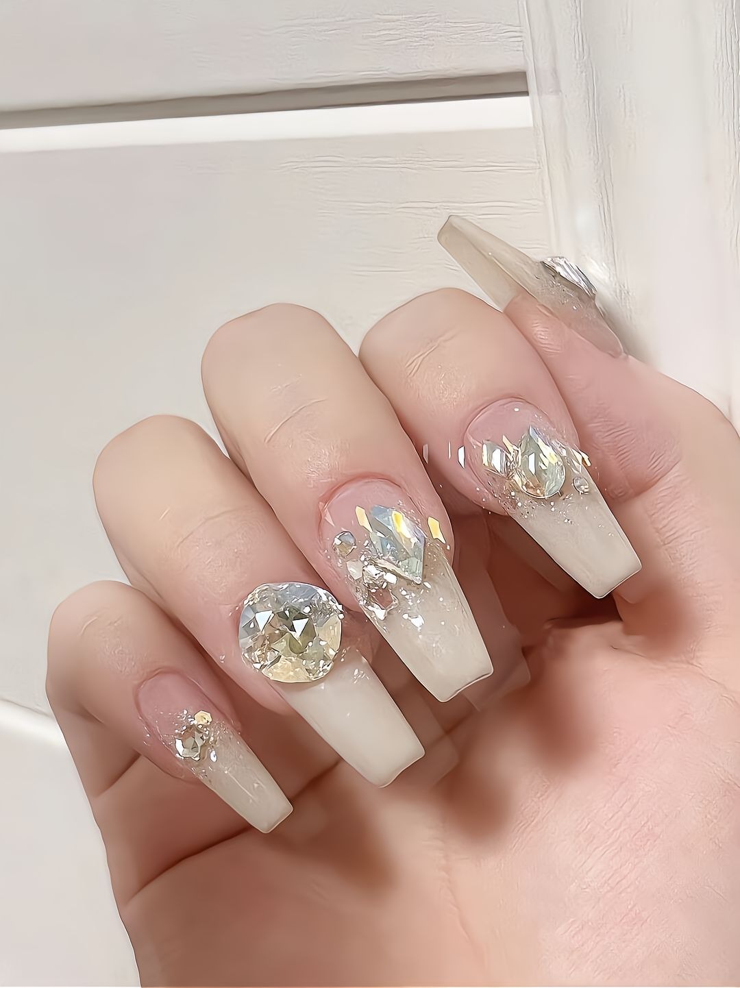 Nail trong suốt đính đá pha lê cực sang chảnh