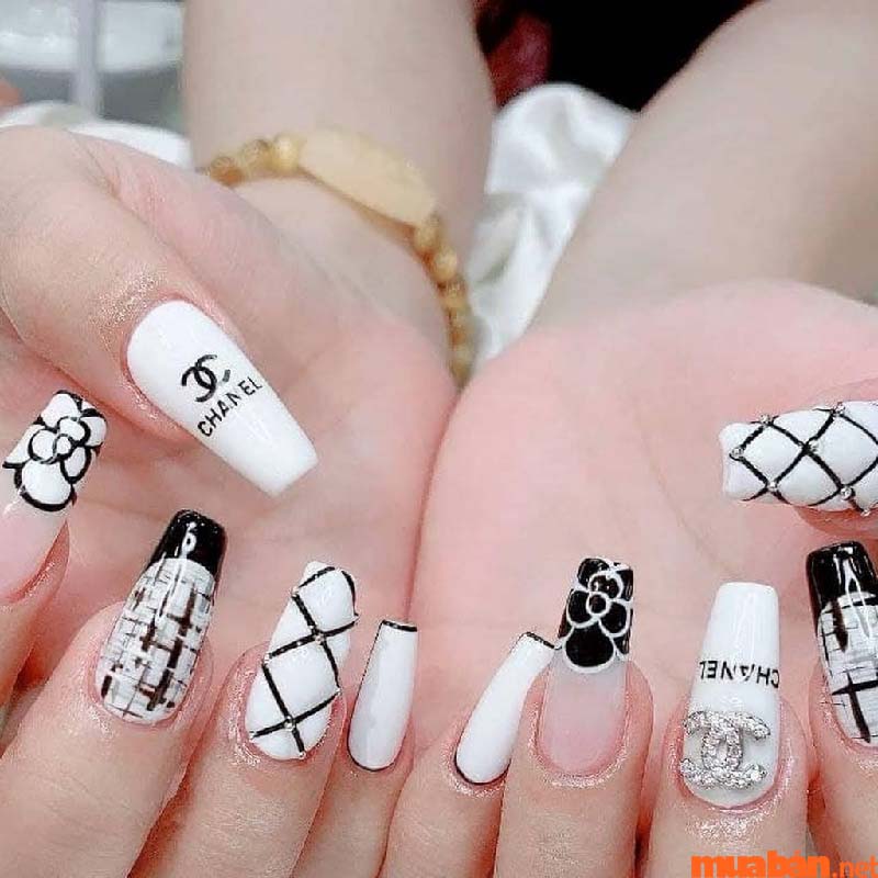 Mẫu nail dành cho tín đồ Chanel