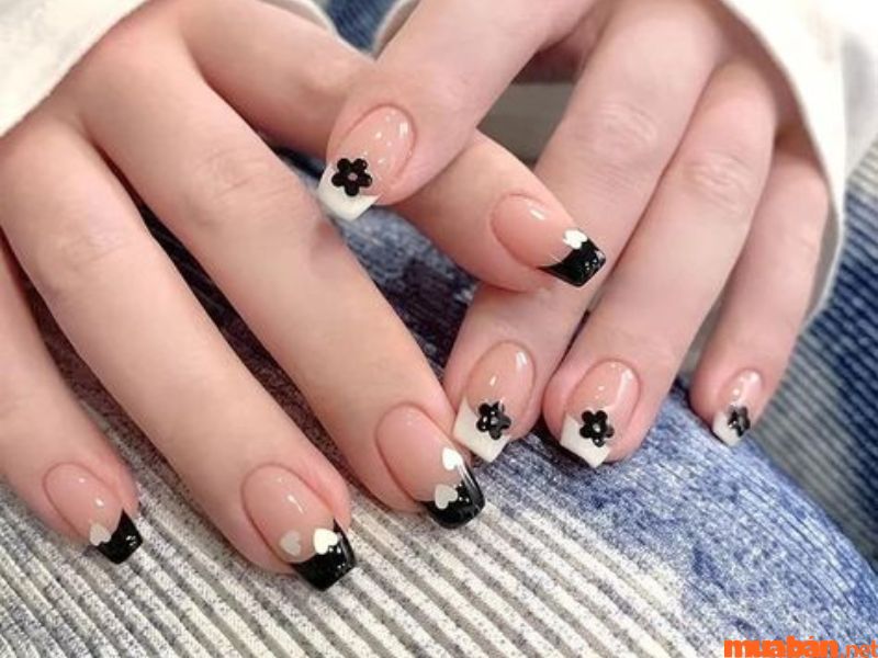 Mẫu nail hoa xinh xắn