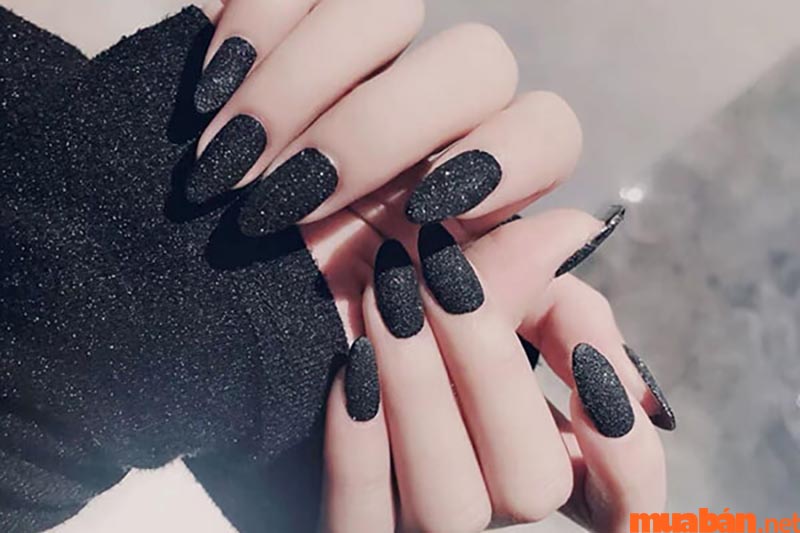 Mẫu nail đen nhũ trắng cá tính