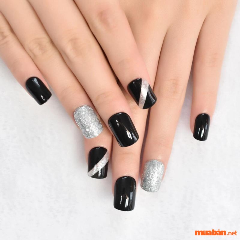 Mẫu nail đen trắng nhũ thịnh hành