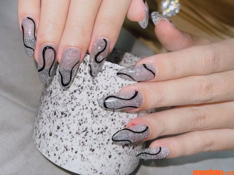 Mẫu nail đen nhũ trắng nổi bật