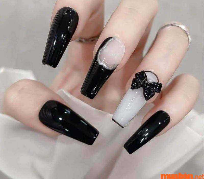 Mẫu nail đính đã đen trắng hot trend nhất hiện nay