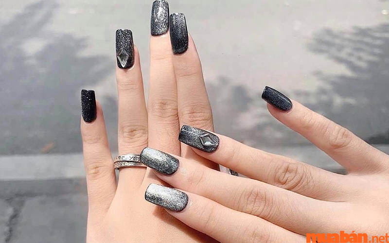 Mẫu nail đen nhũ kim sa độc đáo