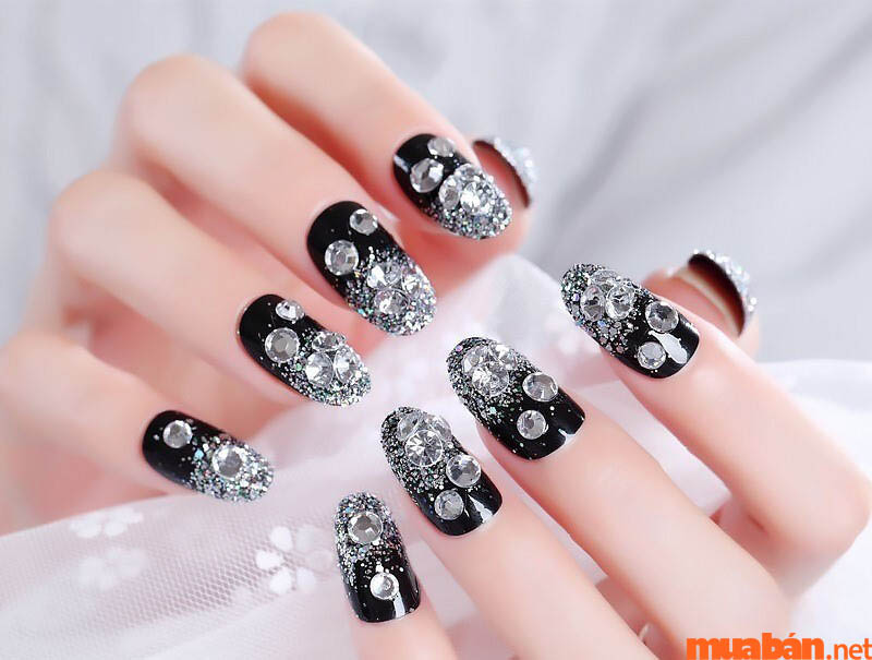 Mẫu nail kim sa đính đá lấp lánh sang trọng